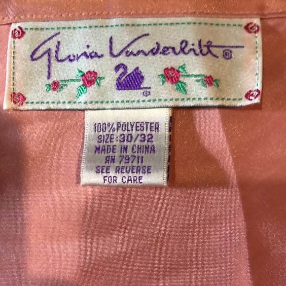 Gloria Vanderbilt negligee sz 30/33 pink with hearts at neck/spaghetti  straps - Picture 9 of 12